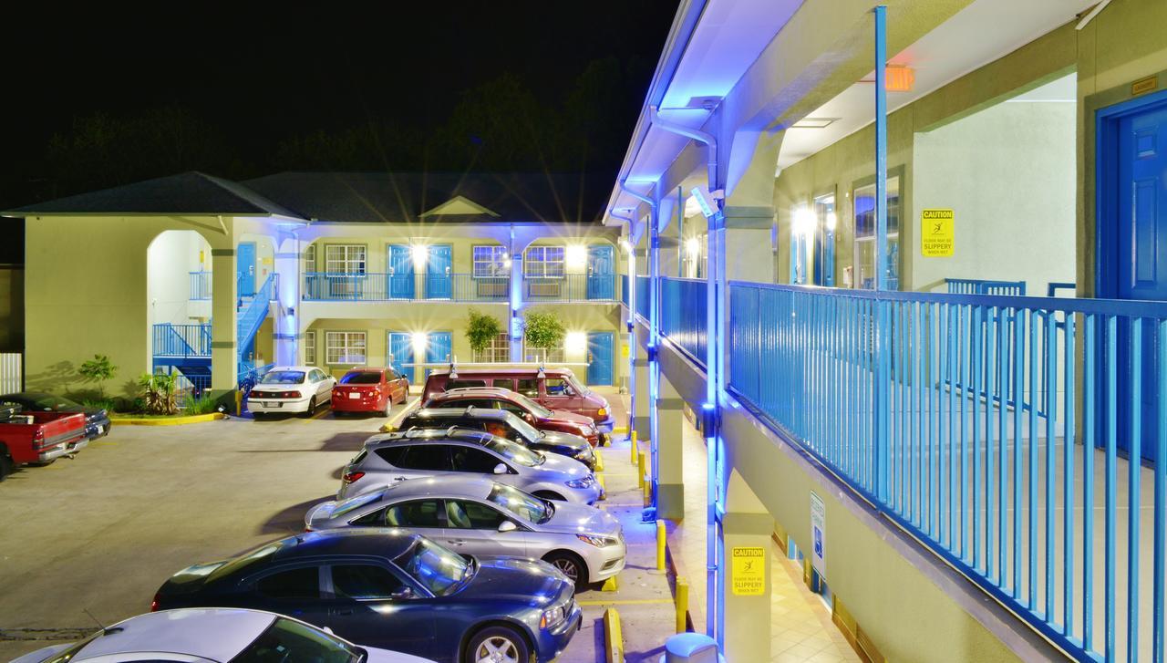 Scottish Inn And Suites Alvin Eksteriør bilde