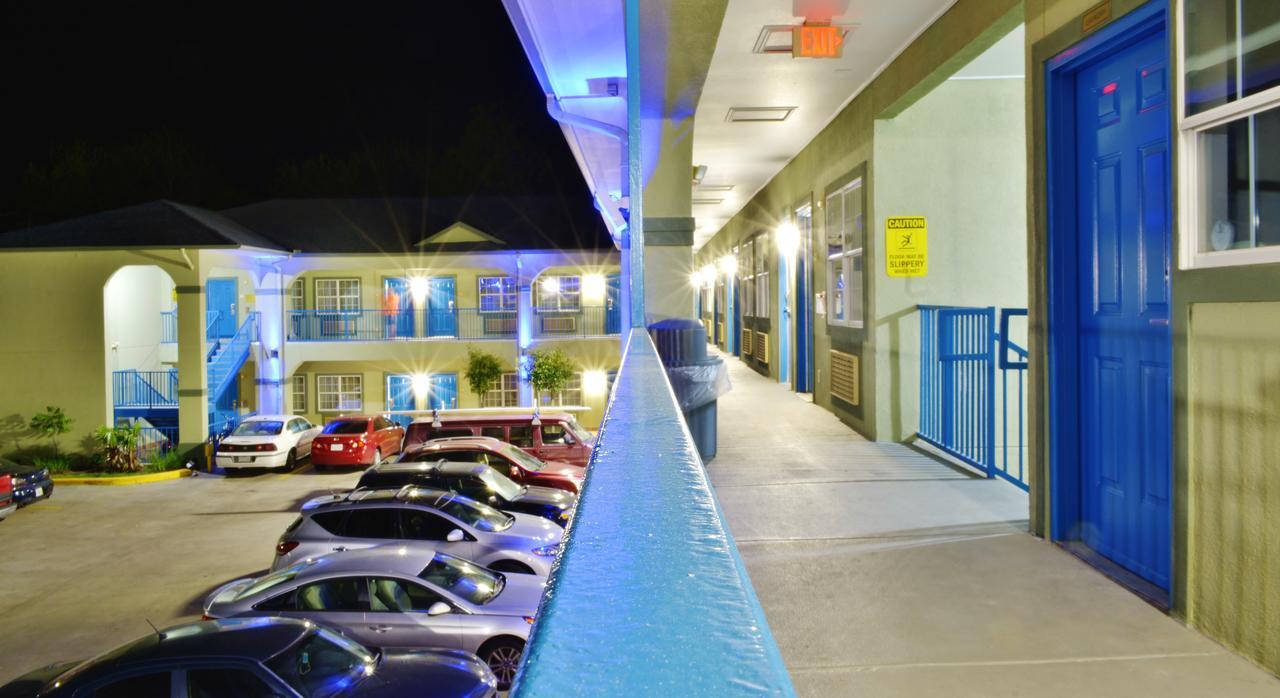 Scottish Inn And Suites Alvin Eksteriør bilde