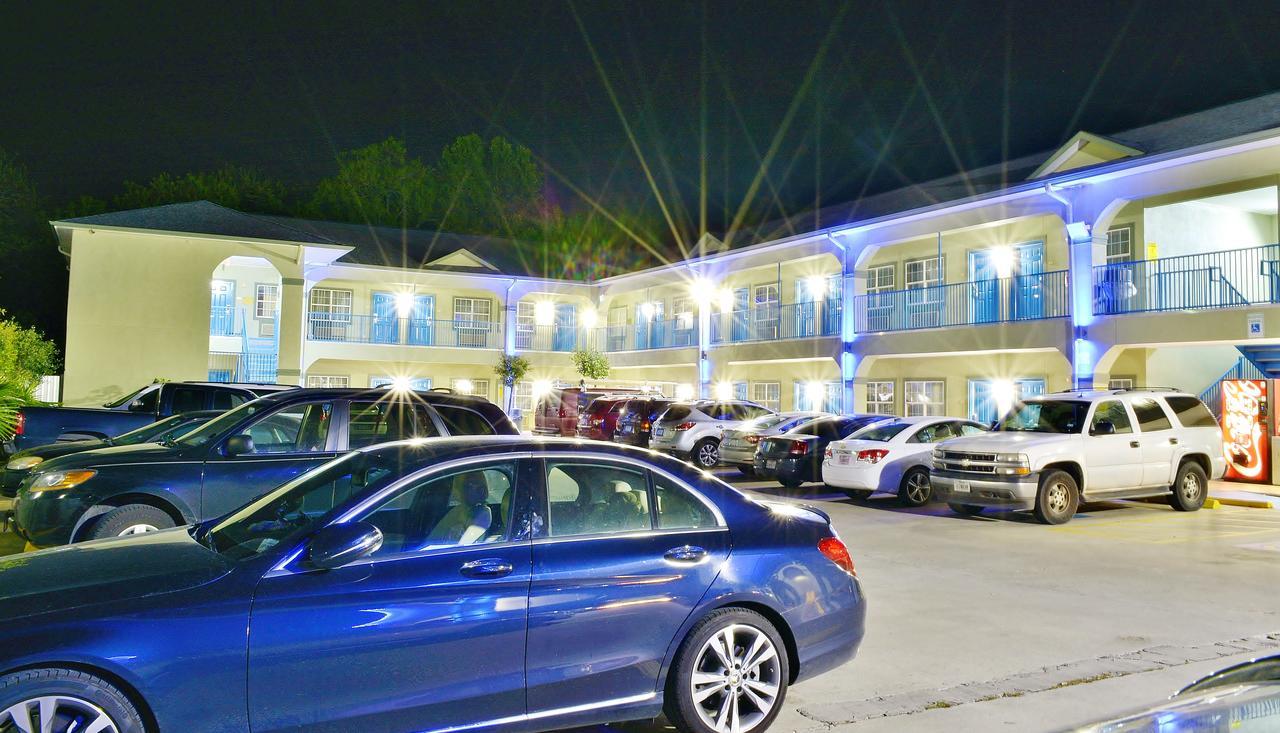 Scottish Inn And Suites Alvin Eksteriør bilde