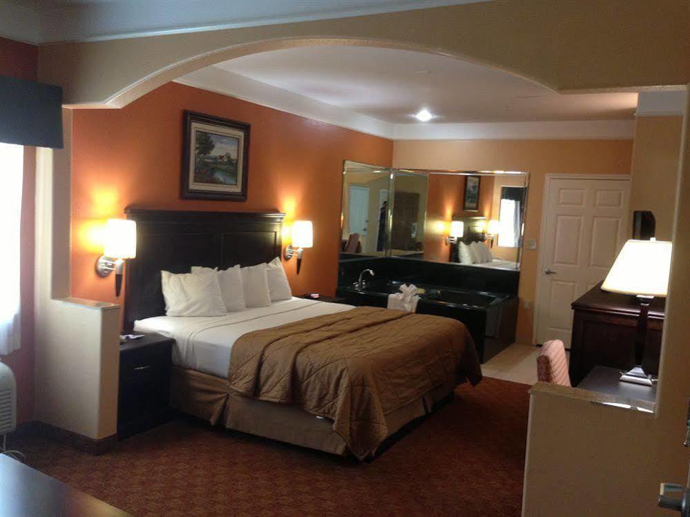 Scottish Inn And Suites Alvin Eksteriør bilde
